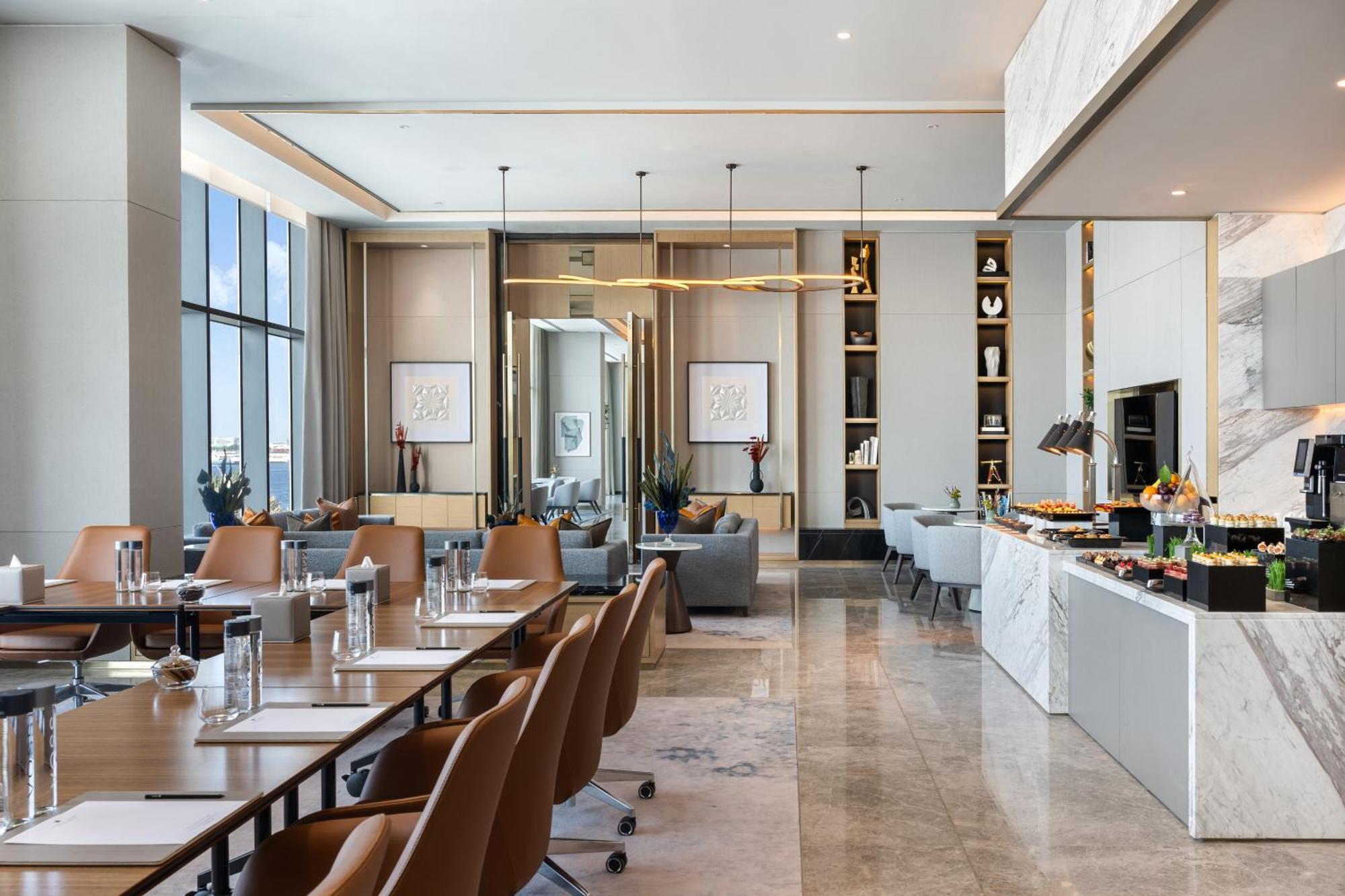 Address Creek Harbour Hotel Dubai Luaran gambar The Lounge at the airport